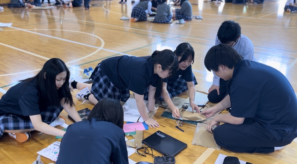 【総合的な探究の時間】まずはチームになることから。ハイヒール制作ワークショップ「プロトタイプチャレンジ」を実施しました!